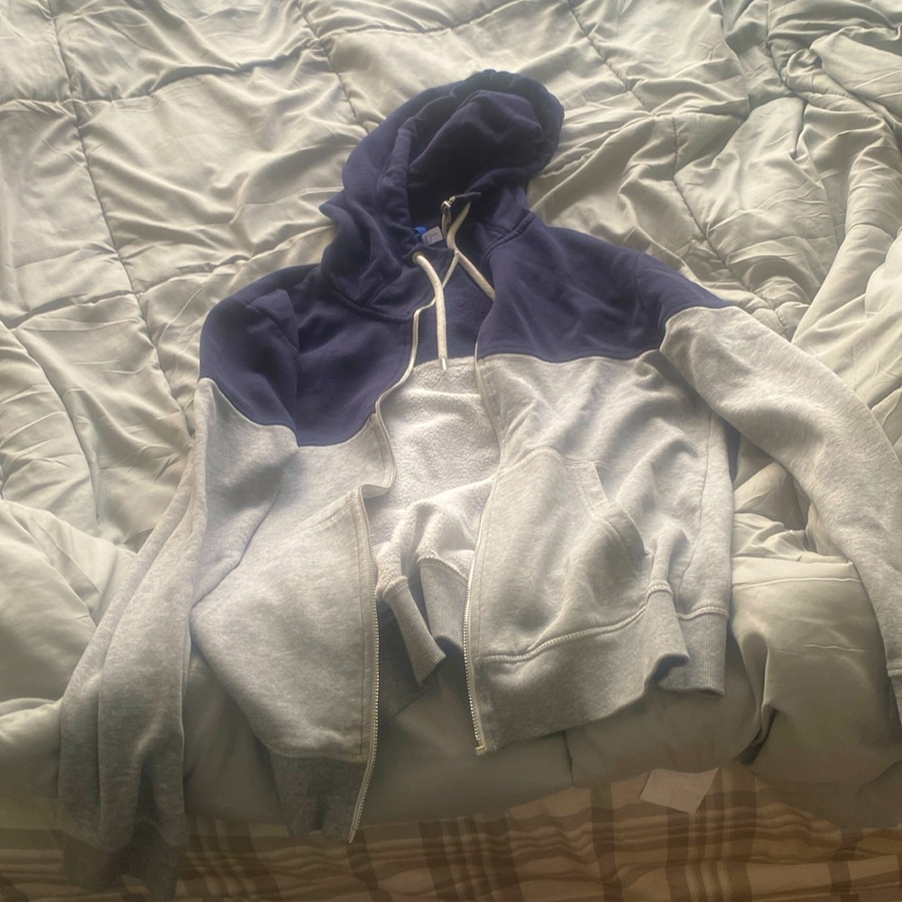 Sweatshirt with zipper